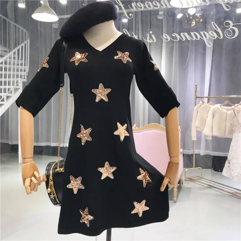 Женское трикотажное платье ALPHALMODA облегающее с коротким рукавом и треугольным