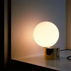 Нордическая современная, в виде стекляного шара светодиодный настольная лампа Искусство Минималистичная лампа для чтения в спальне