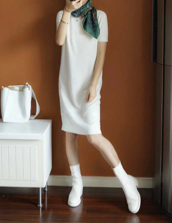 

The new summer v-neck jersey dress for women with loose sleeves and long sleeves makes the dress thin