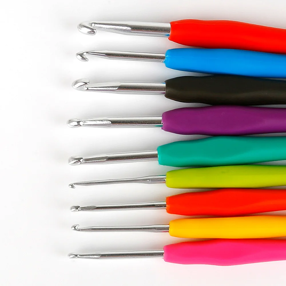 

2.5-6.0mm 9pcs Crochet Hook Set Aluminum Ergonomic Crochet Needles with Colorful Soft Rubber Grip Cushioned Handles Needles