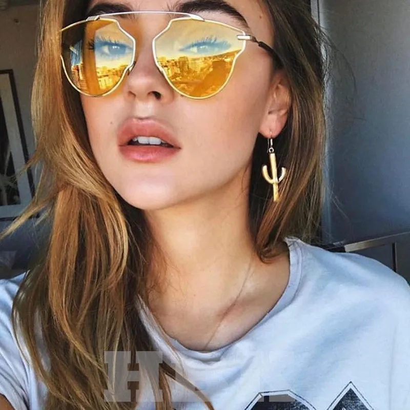 Розовые солнцезащитные очки. Розовые круглые очки. Розовые очки сердечки. Желто розовые очки. Желтые очки.