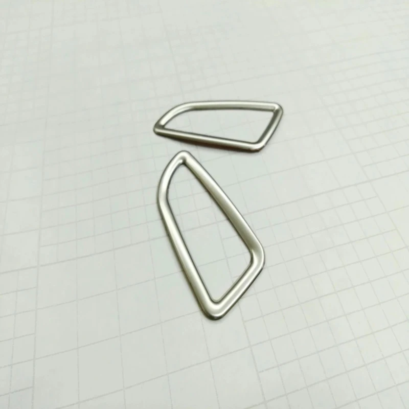 (4)