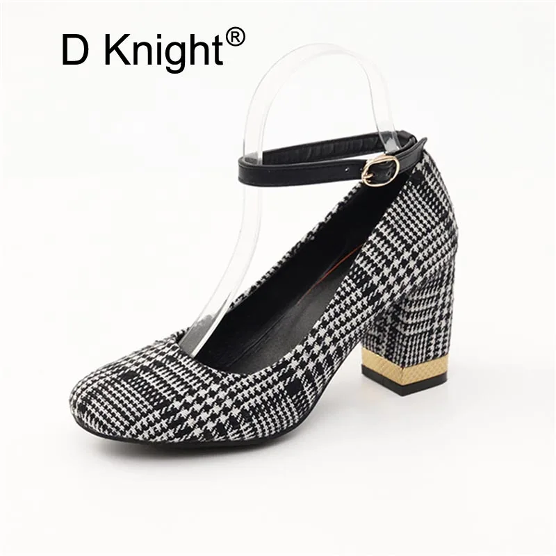 Koop Plus Size 34 43 Vrouwen Pompen met Geblokte Vamp Retro Kantoor vrouwen Hoge Hakken Comfortabele Dragen 2018 NIEUWE Trend Schoenen Vrouw J01