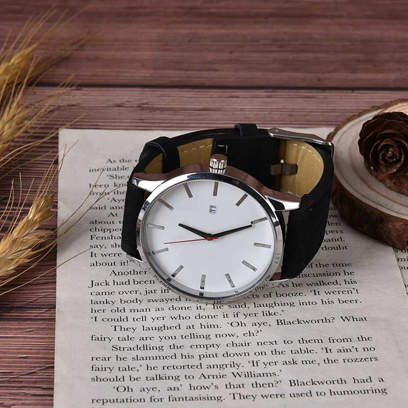 

4 Colors Luxury Couple Fashion Men Watches Leather Band Analog Quartz Round Wrist Business Men's Watch