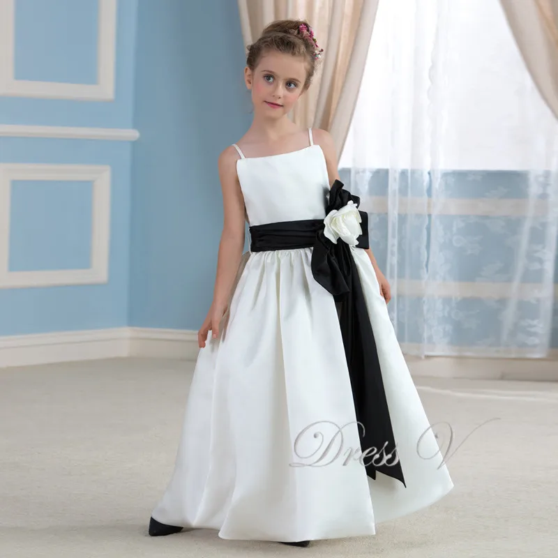 Shop trend to classic boutique chic clothes for girls sizes 6 months to 14 years. From the perfect girls little black dresses for party, school, or casual wearing, to distinctive girls dresses for all occasions.