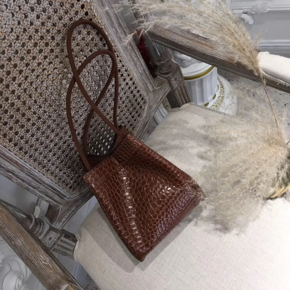 

by H luxury designers Trapezoidal string bag mini shoulder bags burgundy alligator embossed vintage womens bucket bag