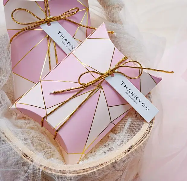 

50pcs Pink / Bue Pillow Style Wedding Favors Candy Boxes Party Gift Box Bomboniera Giveaways Box Chocolate Biscuit Box