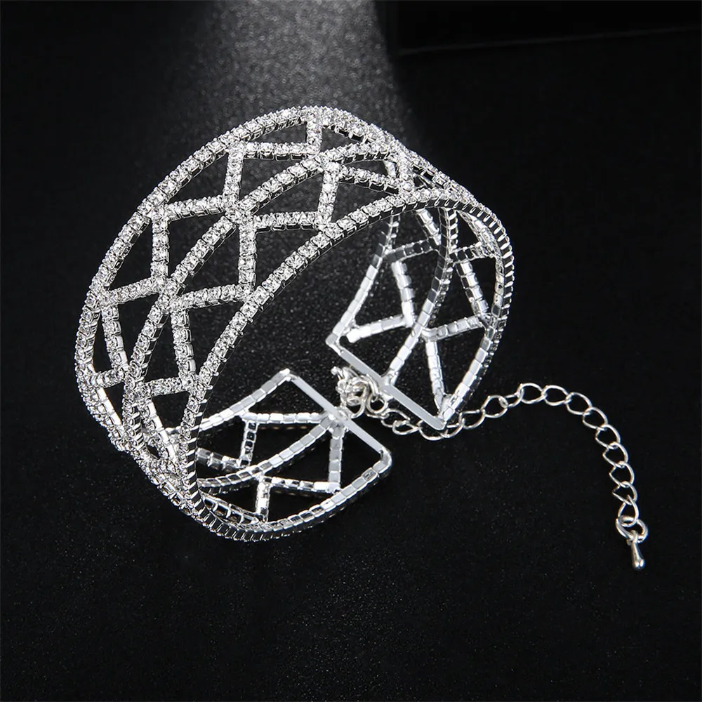 

2019 Fashion brand hollow out alloy cuff bracelets specially for women to create personalized geometric bracelets