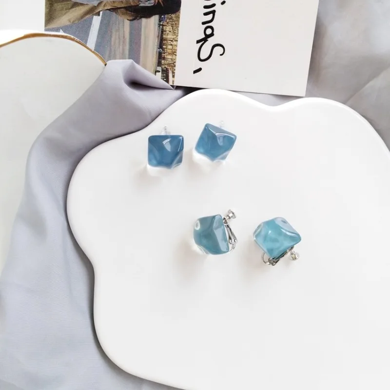 

New Personality Geometric Irregular Flat Resin Stud Earrings Girl Women Accessories Fashion Beautiful Jelly Jewelry Ear Clip