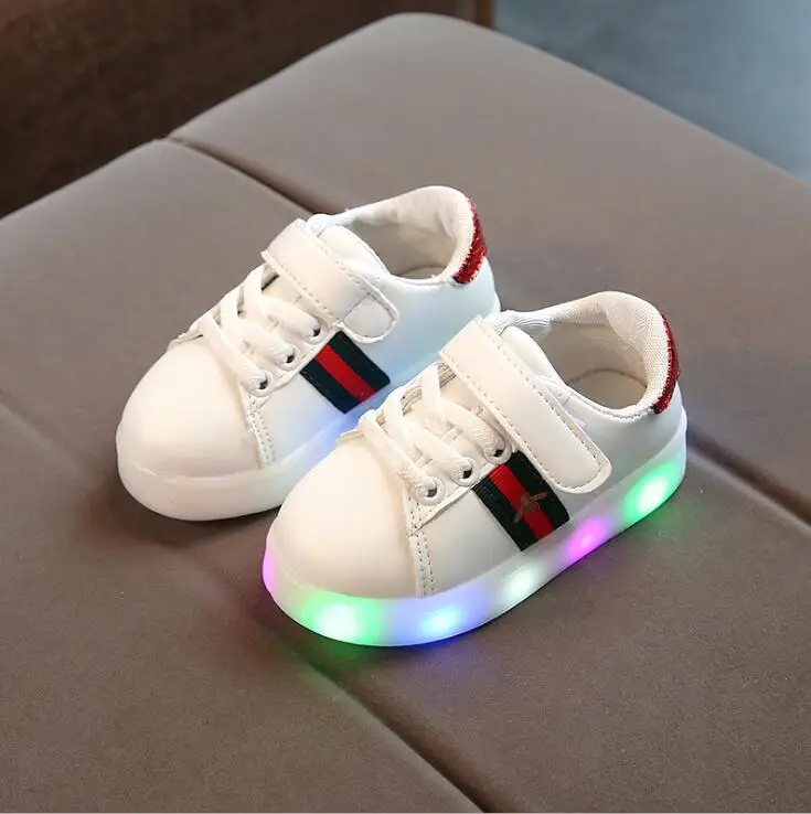 

Little Kids Glowing Sneakers Children Shell Tenis Led Shoes Autumn Fashion Boys Girls Casual Hook White Luminous Light up Shoes