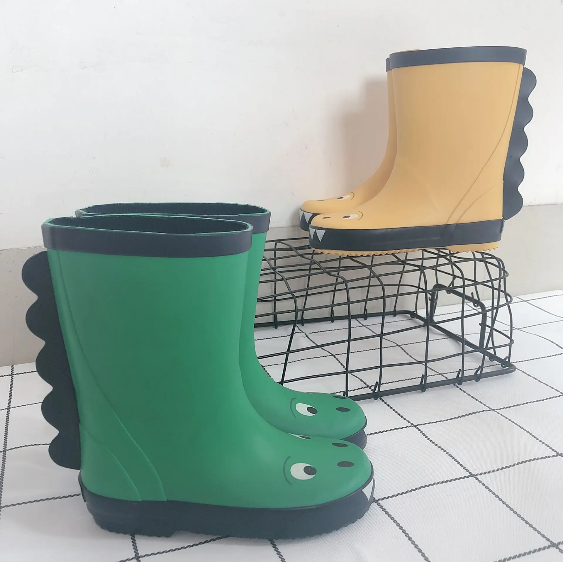 

Children's and girls'fashionable small dinosaur rain shoes 3D cute fashionable waterproof and skid-pro Children Rain Boots
