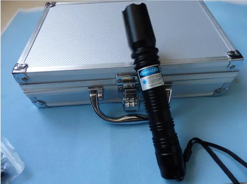 

Military High Power Blue Laser Pointers 200000m 200w 450nm LAZER Burning Match/Paper/Dry Wood/candle/black/cigarettes+5 caps