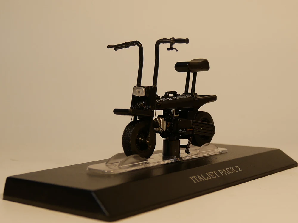 

Auto Inn - 1:18 Scale motorcycle ITALJET PACK 2 Diecast model