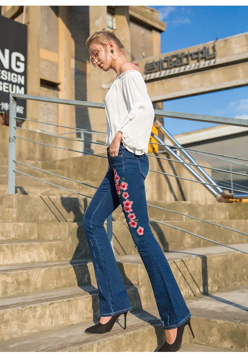 ACRMRAC Для женщин джинсы осень тонкий вышивка отверстие Flare брюки джинсы Для женщин