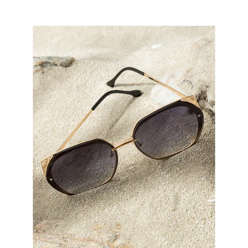 INMAN Elegant Beautiful Hole Out Frame Design Color Gradual Change Women Sunglasses