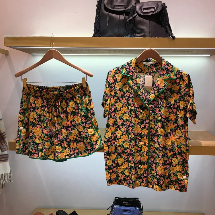 

2019 Spring and Summer New Pajamas Set Wind Printed Set Top + Leisure Shorts Women Shirt and Blouses 2piece Set Women