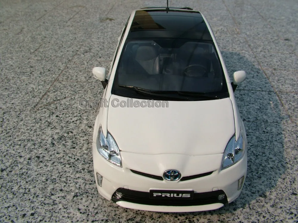White 1 18 TOYOTA Prius HEV Hybrid Electric Vehicle Mini Diecast Model Car Hackback Metal Model