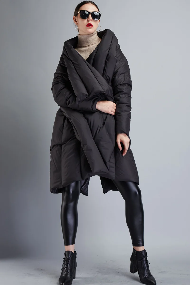 Высокое качество зимнее женское Европейское дизайнерское подиумное Модное Длинное Пальто асимметричной длины брендовый пуховик высокого класса