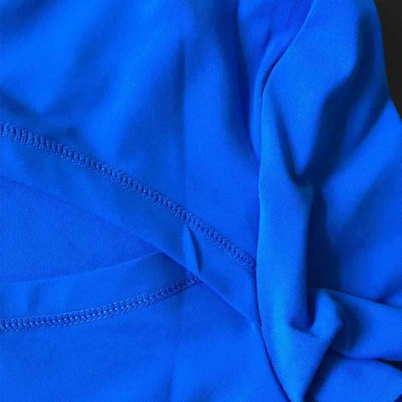 2318053393_2122209107