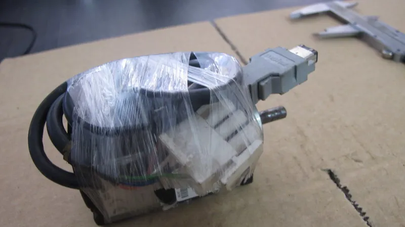 

Used servomotor SGMAH-A3A1A4S Almost new warranty for three months