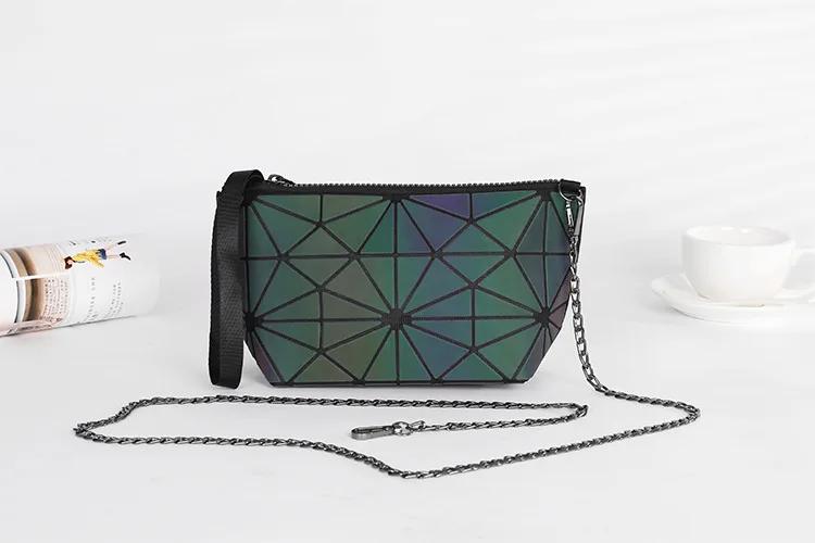 Aliwood брендовые светящиеся геометрические женские сумки на цепочке, сумки через плечо, клатчи, дорожные Чехлы, голографические женские сумки-мессенджеры - Цвет: Shoulder Bags-Small