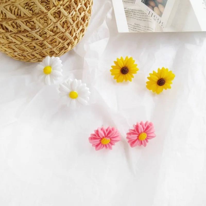

2019 Summer Korean Fashion Jewelry Resin Flower Stud Earrings Women Girl Fashion Accessories Colorful Chrysanthemum Ear Clip