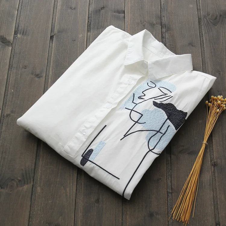  the cartoon abstract beauty embroidery of Wen Yi Fan features a long white shirt and a loose long s