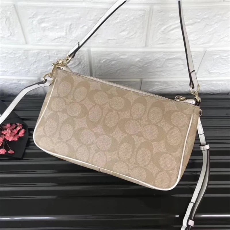 

Crescent cramped double shoulder strap can be slanted and can be portable size: 22*13*7cm
