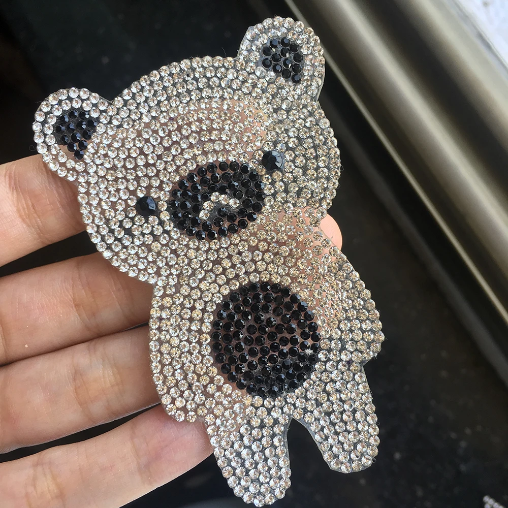 Мишка со стразами. Мишка со стразами. Медвежонок в стразах. Брошь мишка из бисера. Мишка из страз.