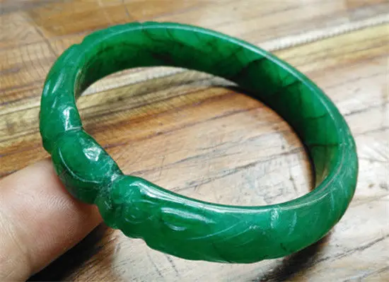 

NEW VINTAGE CHINESE HAND-CARVED NATURAL GREEN JADEITE JADE BANGLE BRACELET 59MM a 5.19