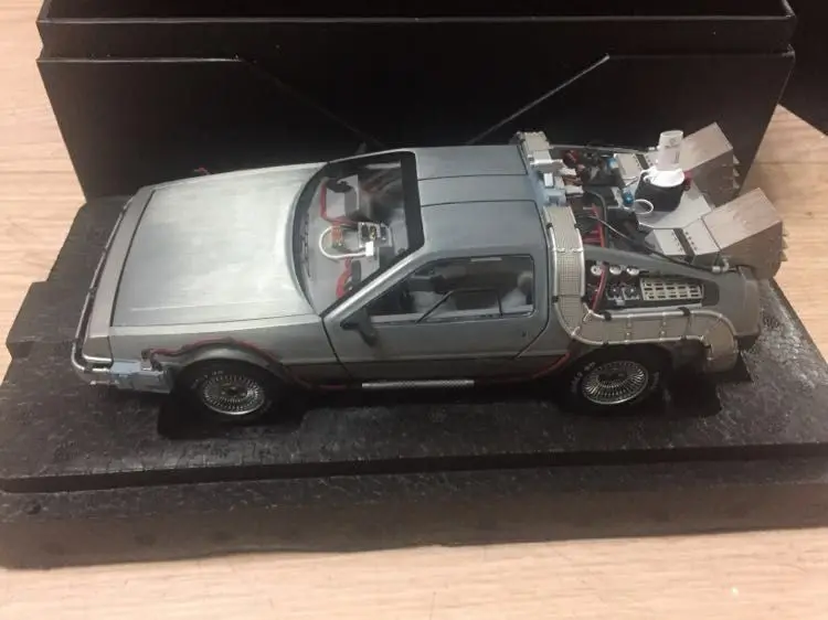 

Diecast Car Model for Back to the Future Time Machine Ultimate Edition 1:18 + SMALL GIFT!!!!!