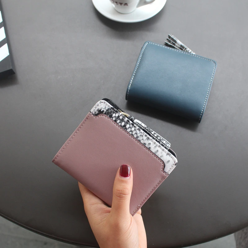 

2018 Neutral Buckle Short Fringe Leather Wallet Female Snake Pattern Stitching Cow Color Change Wallet Small Change Card Pack