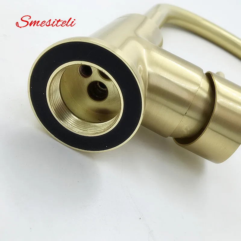 Toque Mixer Brushed Acabamento de Ouro