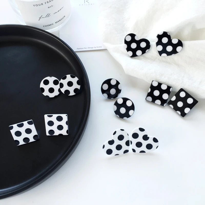 

Creative Simple Point Earrings Black And White Geometric Circular Heart-shaped Square Earrings For Women