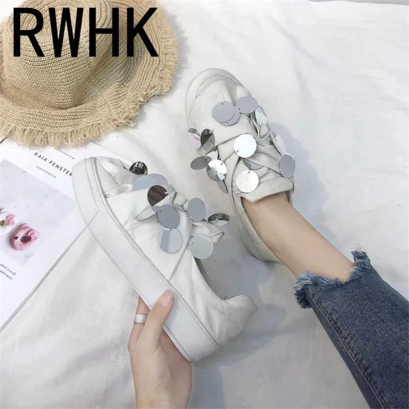 

RWHK Canvas shoes 2019 spring and autumn new sequins pleated flat shoes Korean version of shallow mouth wild single shoes B101