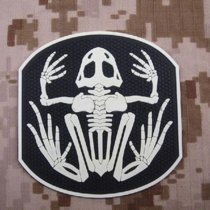 ВМС Devgru Seal Team 6 Скелет Лягушки Frogman Morale ПВХ резиновая нашивка армейская тактическая нашивка спецназ 3d боевой знак военные нашивки - Цвет: White Glow