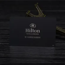 Черный матовый металл карта лазерный гравированный логотип поднят шаблон индивидуальные черные карты