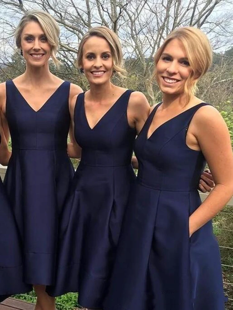 

Fashion Navy Blue 2021 Bridesmaid Dresses Satin High Low V-Neck Simple Maid Of Honor Dress Evening Party Gowns Formal Prom Dress