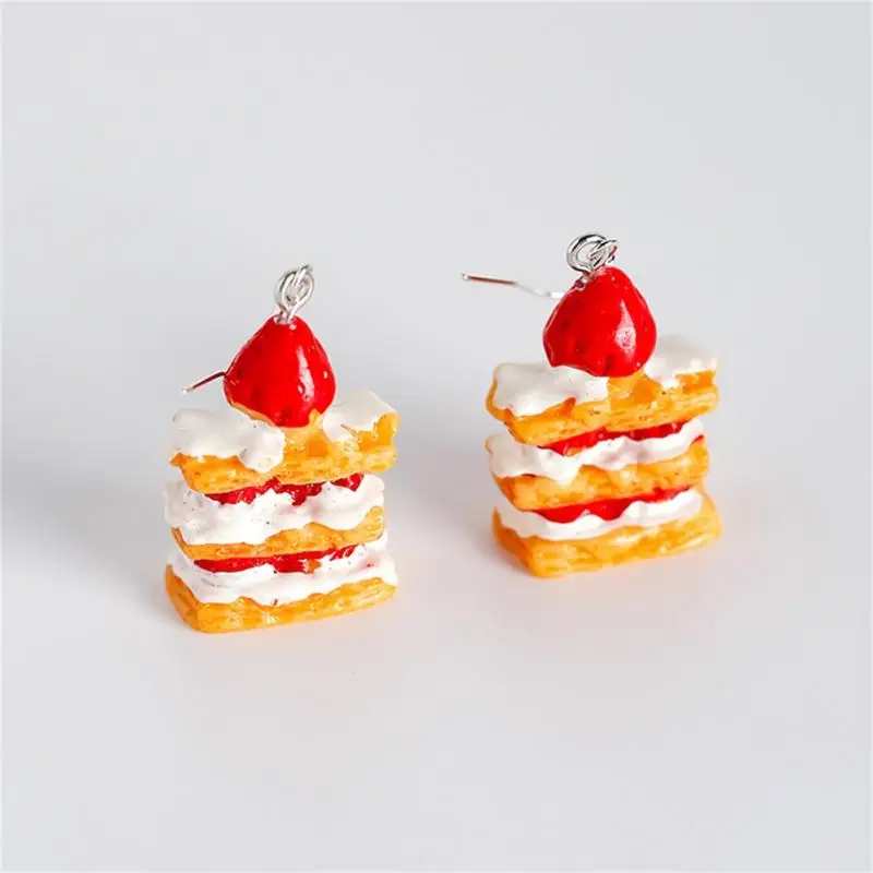 

Novel Women Girl Ear Drop Fashionable Dangle Earrings with Strawberry Cake Shape Pendant