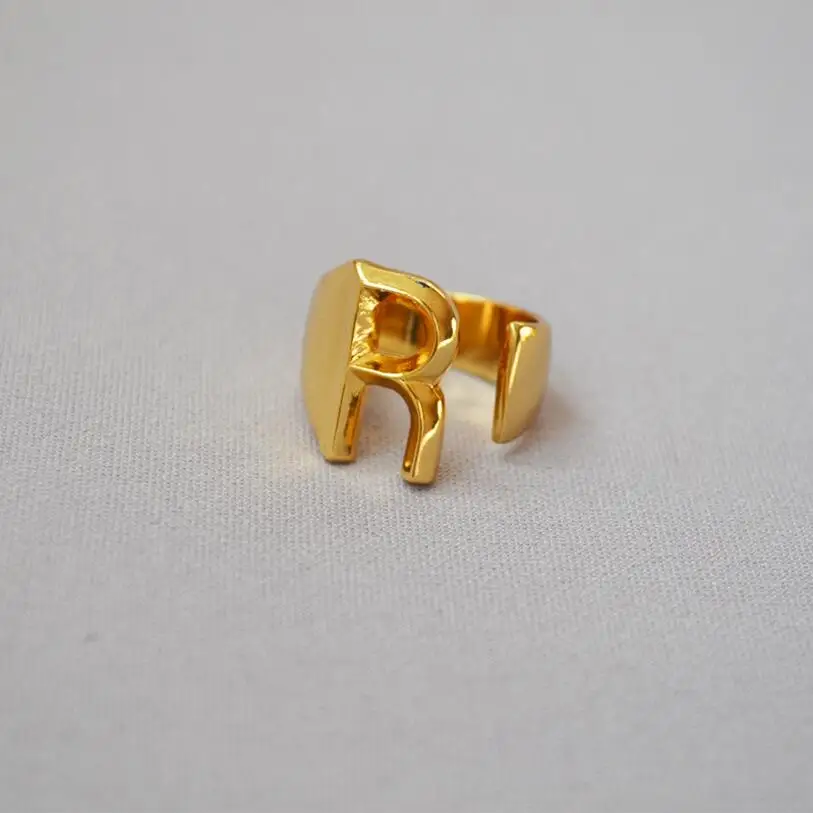 R