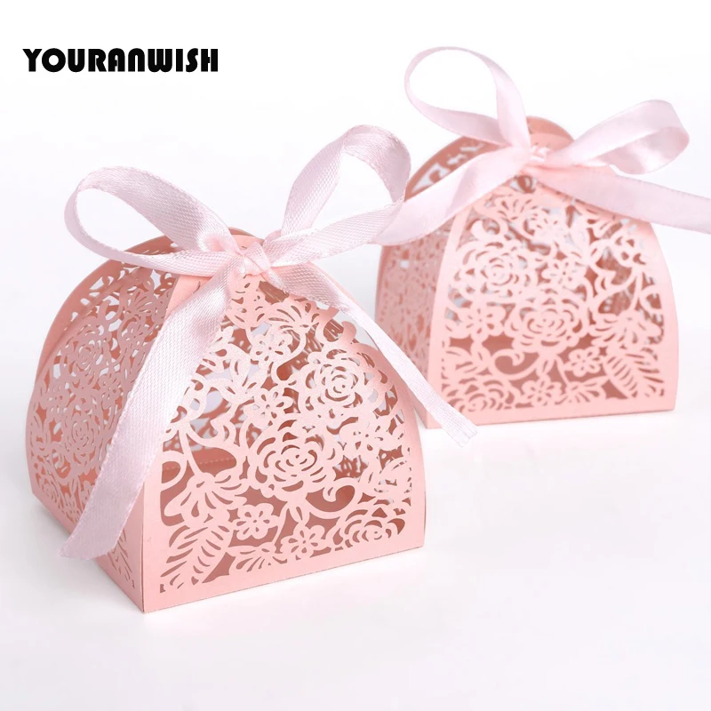 

2019 New 50pcs/lot Ribbon Pyramid Laser Cut Wedding Favor Candy Gift Chocolate Box White Pink