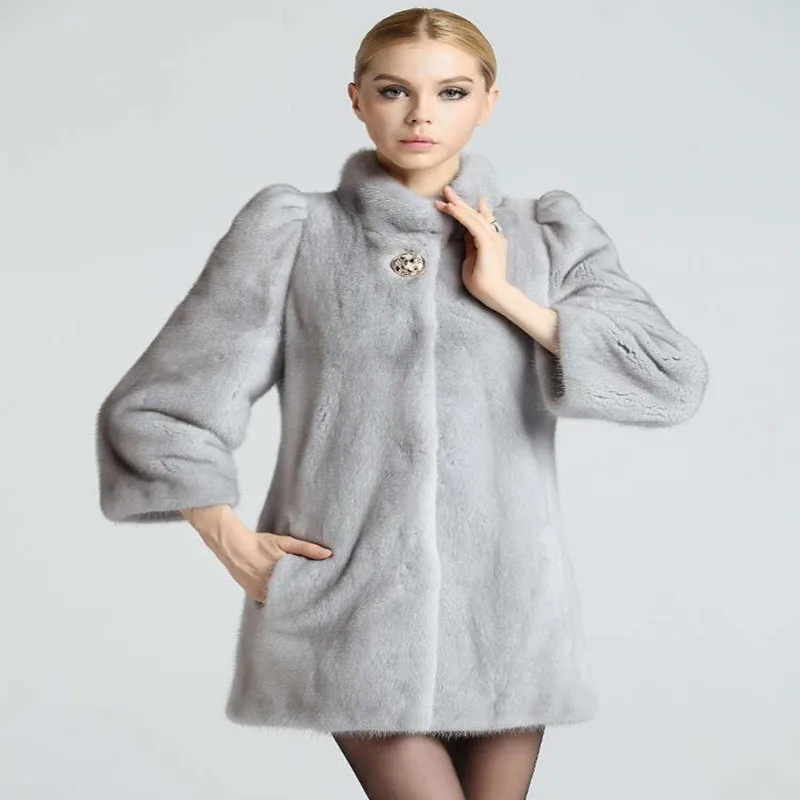 Пришить пуговицу. Декоративная застежка для шубы. Как пришить пуговицу на шубу норковую. Застежки на меховых изделиях. Перешить кнопки на шубе.