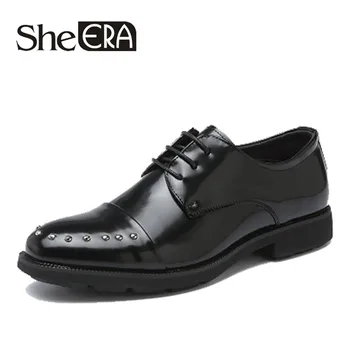 

2019 New Fashion High Quality Patent Leather Men Brogues Shoes Lace-Up Bullock Business Dress Men Oxfords Shoes Male Formal Shoe