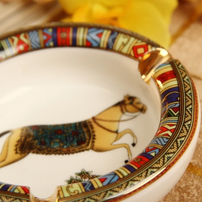 

Porcelain ashtray bone china god horses design gold round shape pocket car ashtray ornament Figurines Miniatures