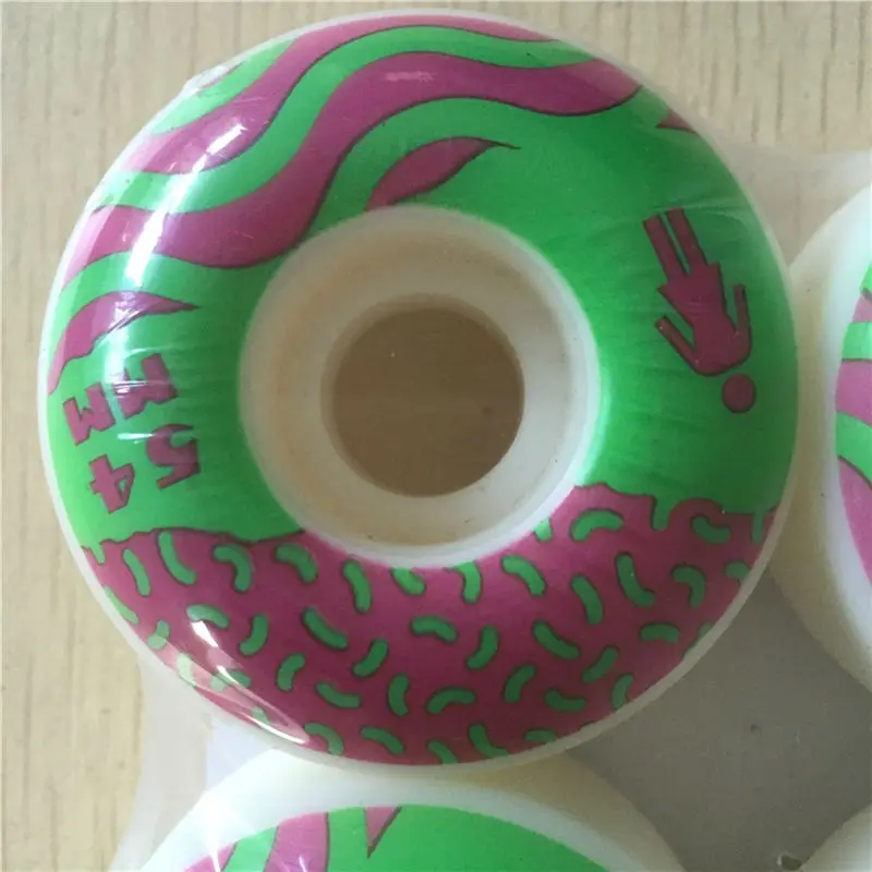 SKATEBOARDING WHEELS 54MM (2)