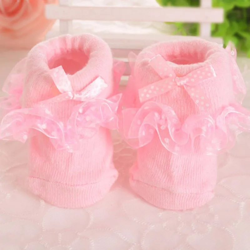 Милая мягкая хлопковая обувь для новорожденных мальчиков и девочек; тапочки в горошек с кружевом; носки принцессы