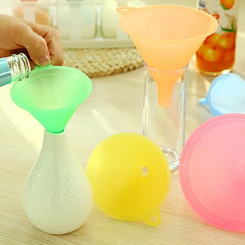

5Pcs Multiple Sizes Plastic Liquid Funnel Oil Funnel Kitchen Tool Colorful Household Kitchen Accessories
