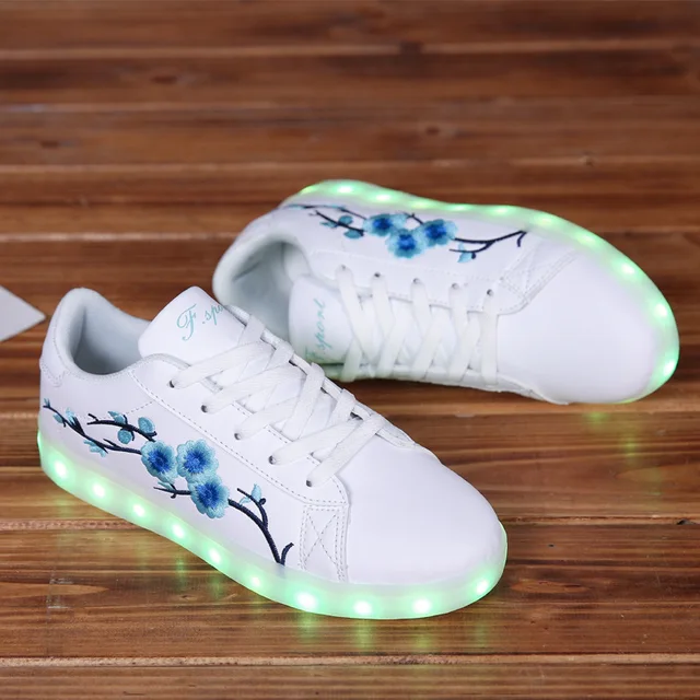 Ten einde raad onderwijzen slank Eur Maat 34-40 Nieuwe Led Schoenen Kids Footwear Vrouwen Sneakers met  lichtgevende Zool Jongen Meisje Lichtgevende Sneakers Led Light Up Schoen  Wit - AliExpress