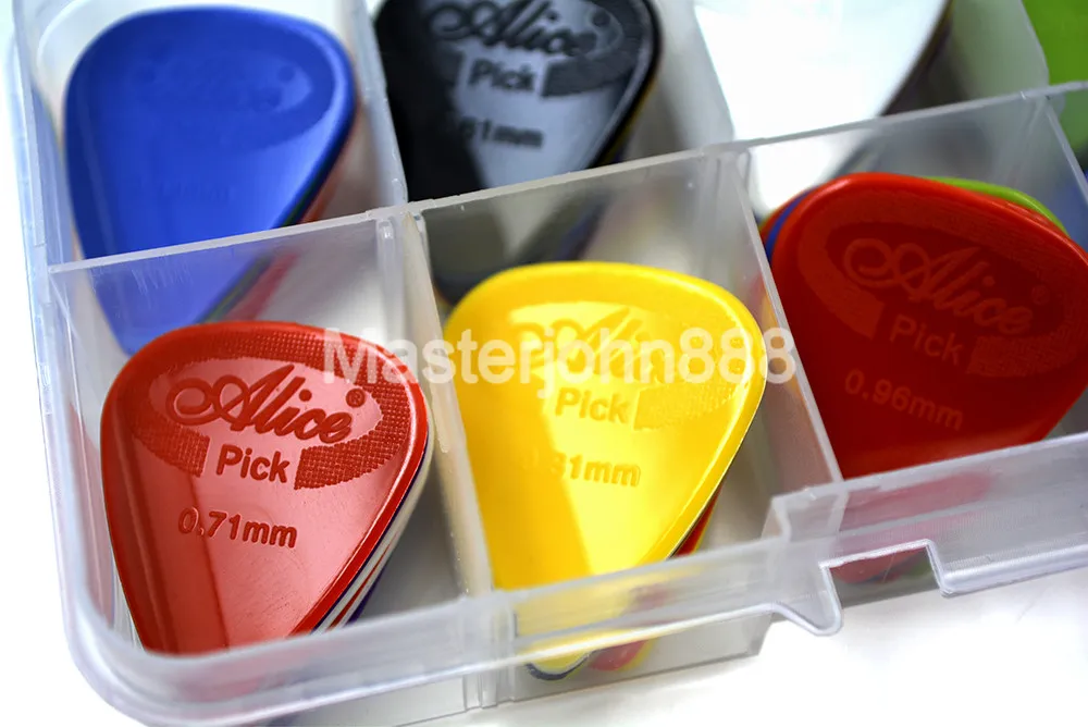 

Lots of 50pcs Alice Projecting Nylon Electric/Acoustic Guitar Picks 6 Thickness Assorted With Picks Box Case