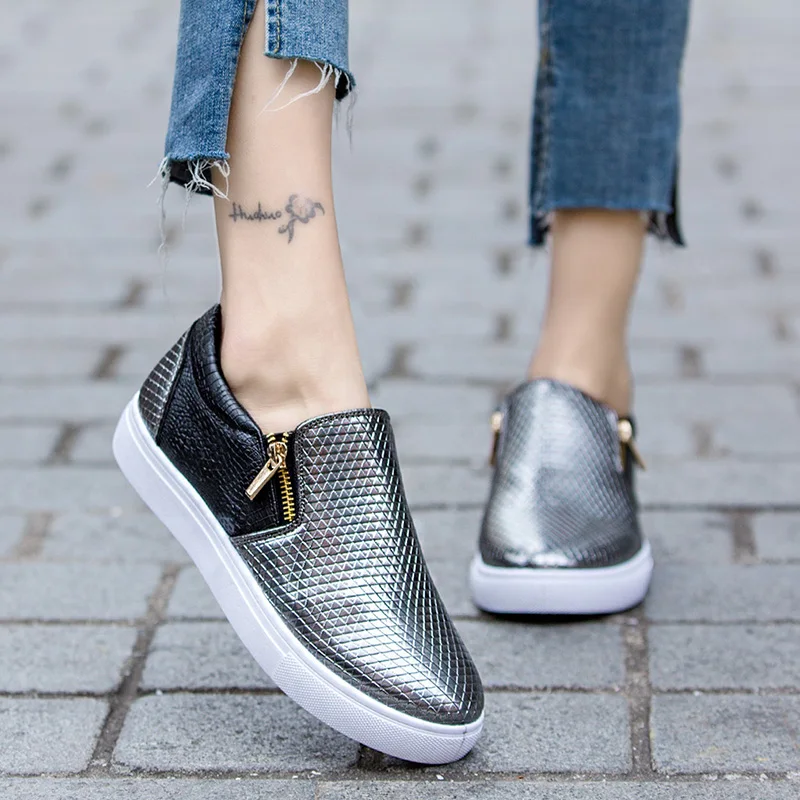 

Women Single Shoes Casual Flat Bottom Non-slip Size 36-41 Double Zipper Lazy Snake Pattern Waterproof Women Shoes 2019 New